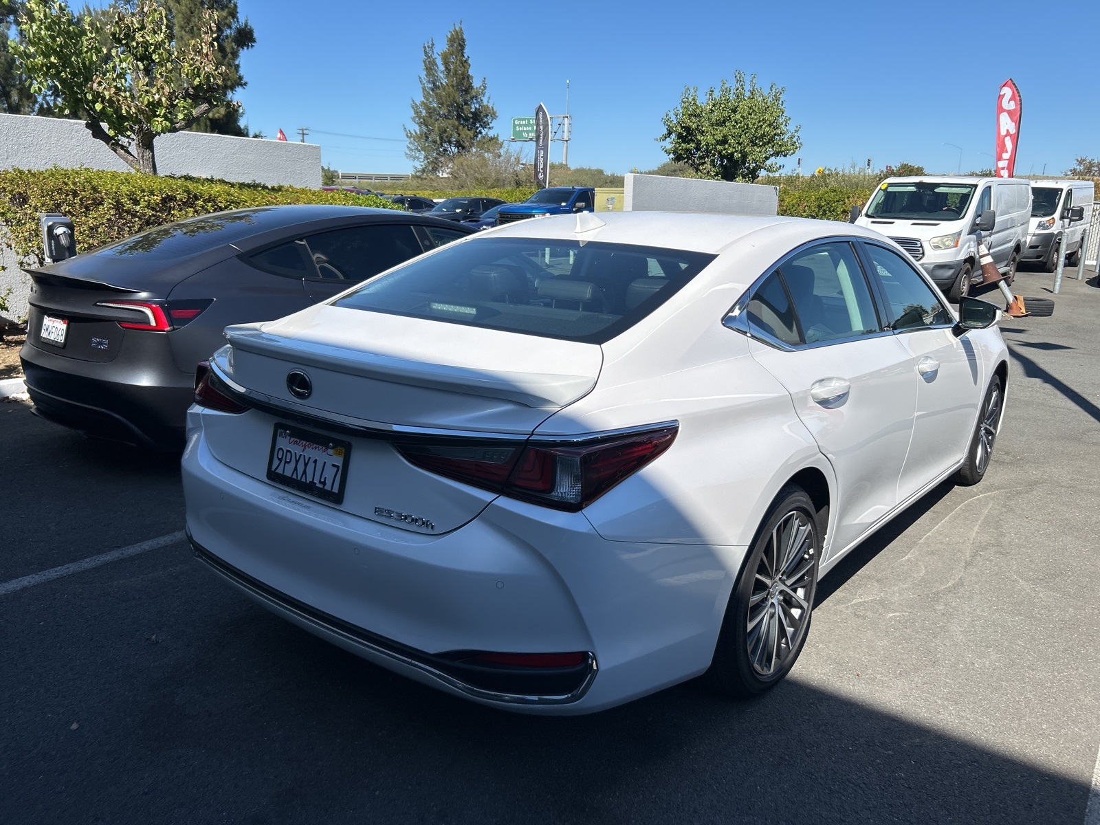 2025 Lexus ES 300h Base photo 4