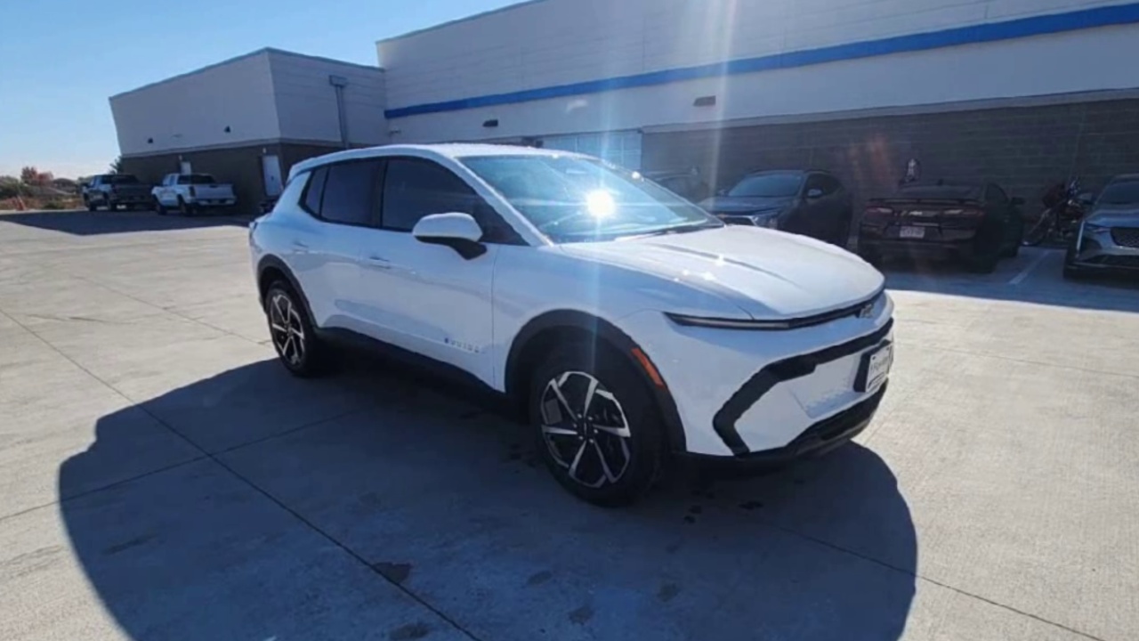 2026 Chevrolet Equinox EV 1LT photo 2