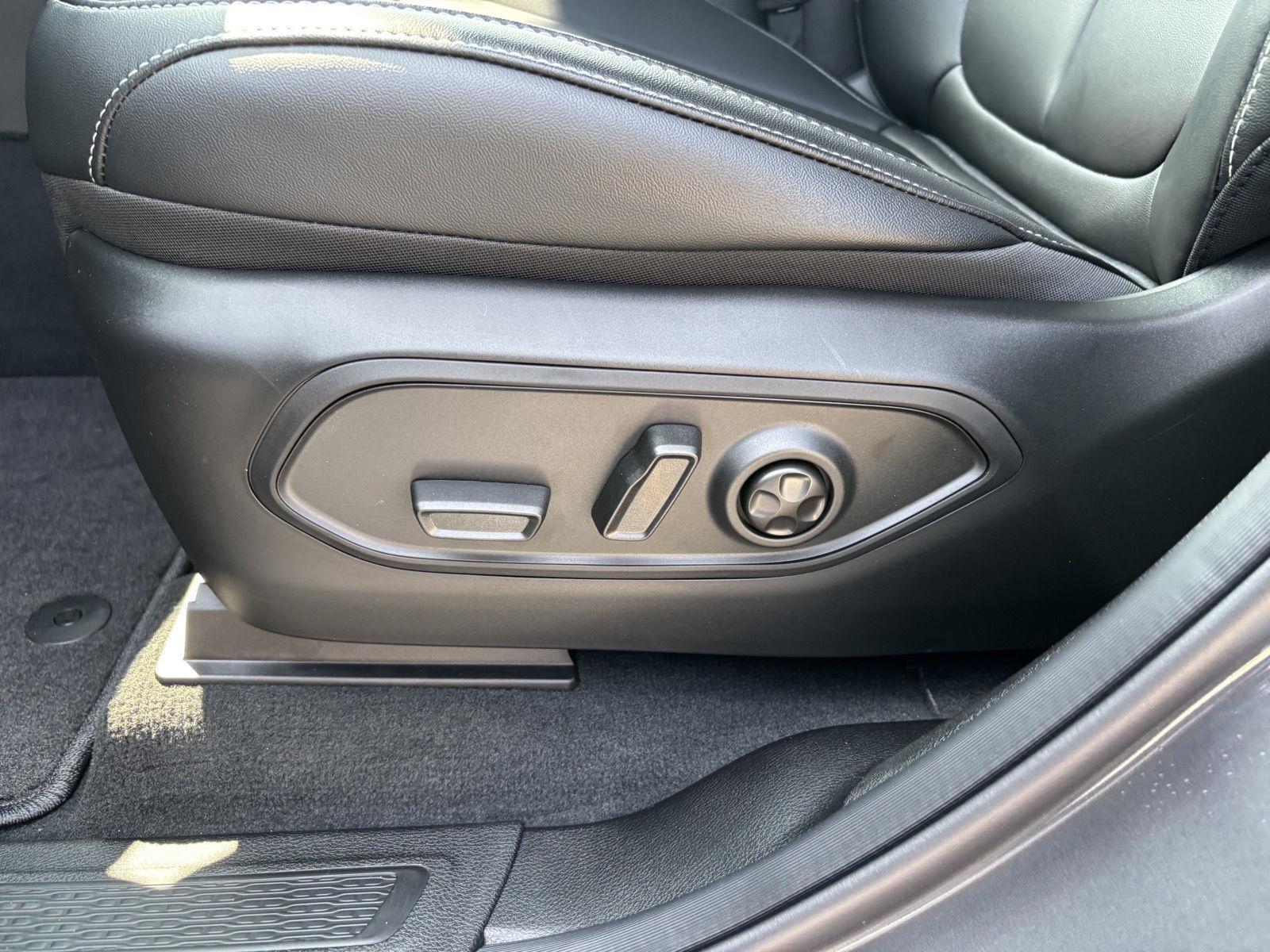 2025 Jeep Grand Cherokee Limited photo 12