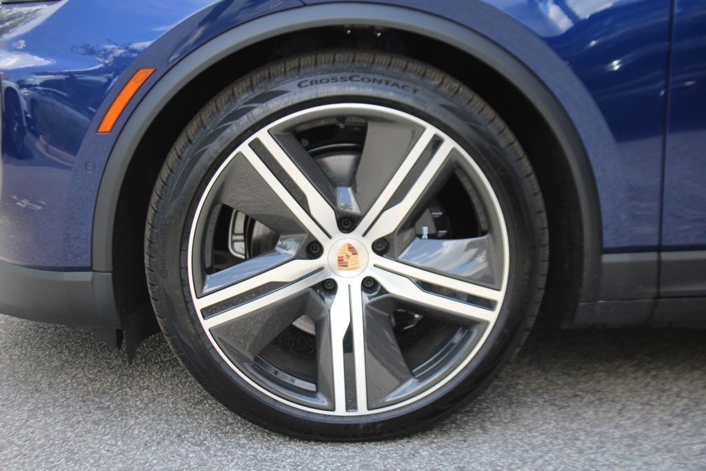 2025 Porsche Macan Electric photo 12