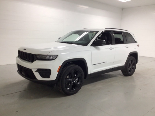 2025 Jeep Grand Cherokee Altitude X photo 2