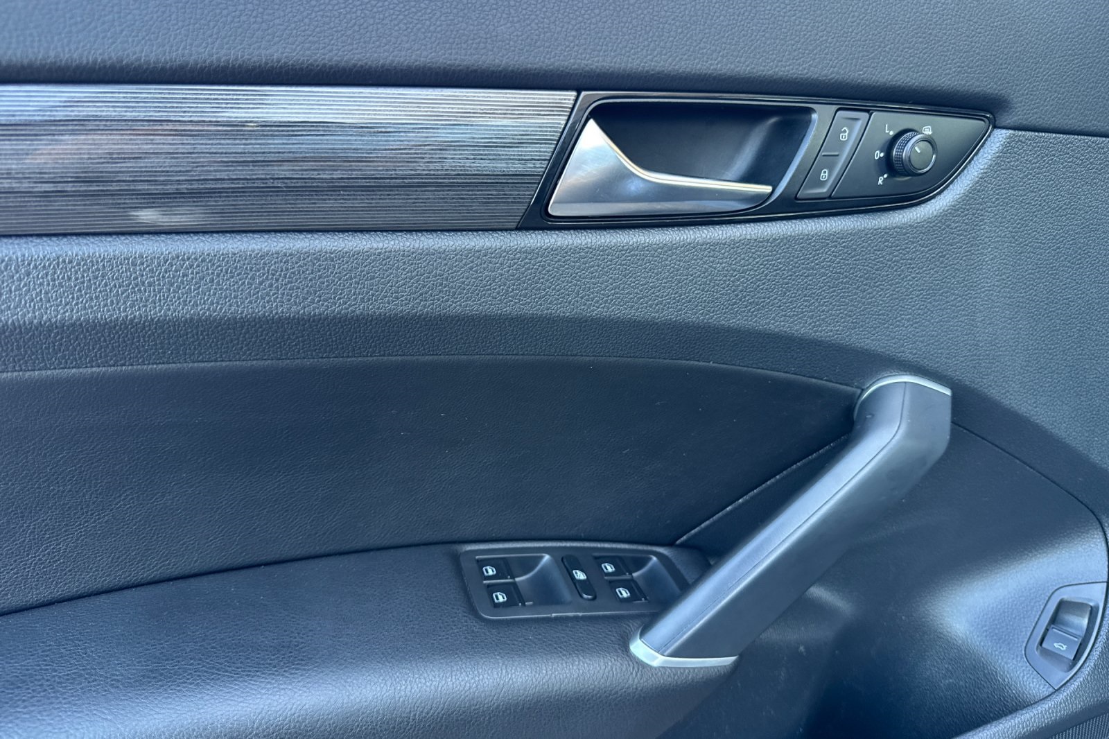 2020 Volkswagen Passat 2.0T R-Line photo 10