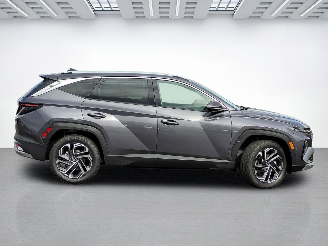 2025 Hyundai Tucson Hybrid Limited photo 2
