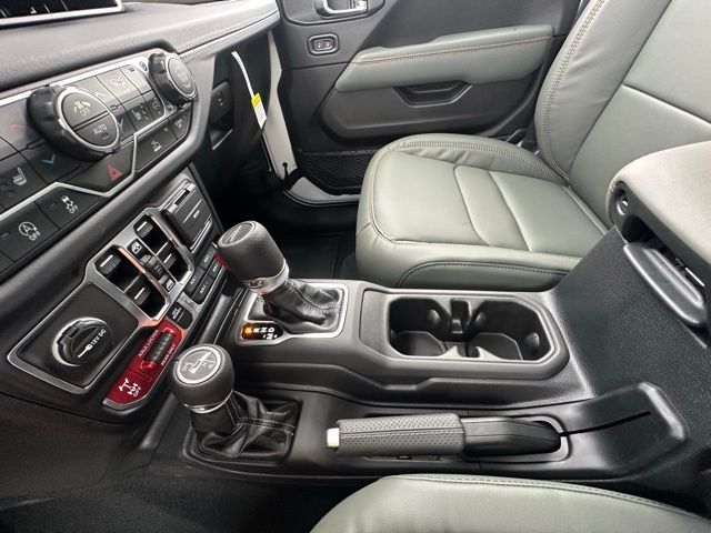 2025 Jeep Gladiator Mojave photo 25