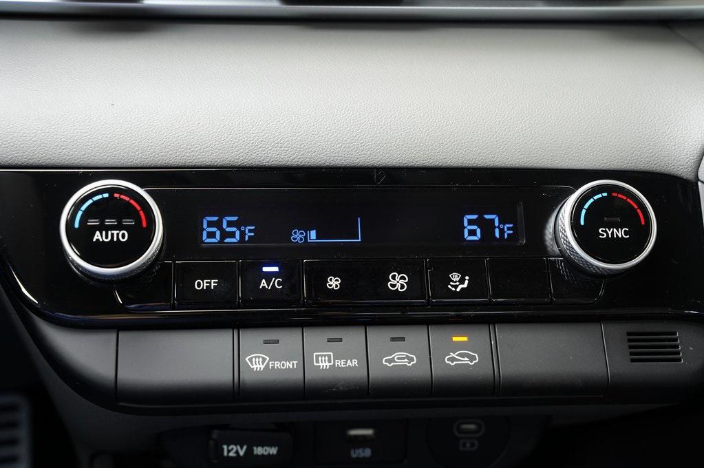 2025 Hyundai Elantra SEL Sport photo 18