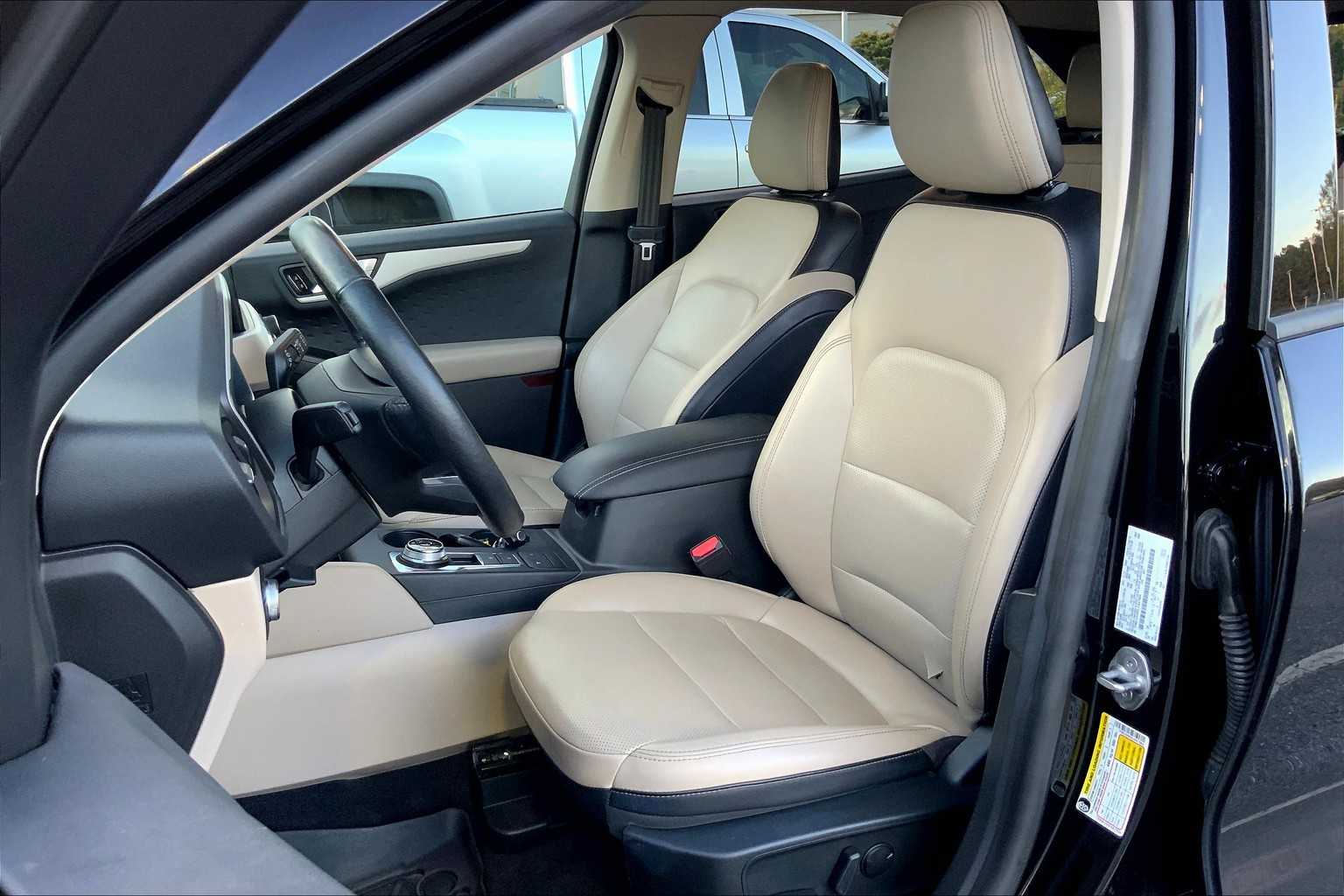 2020 Ford Escape SEL photo 7