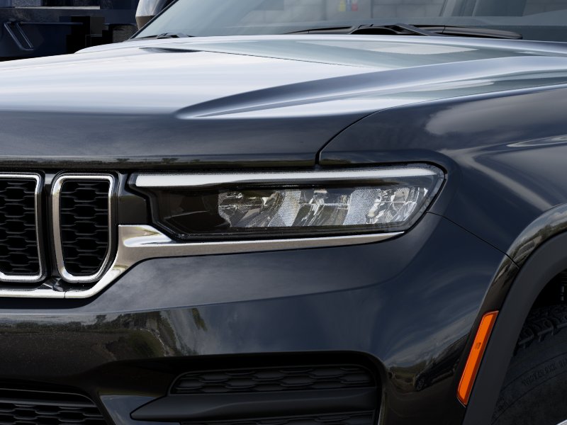 2025 Jeep Grand Cherokee Laredo Altitude photo 3