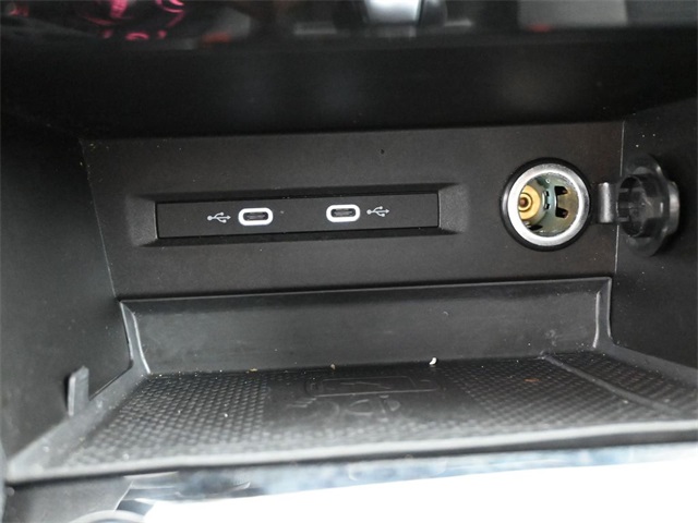 2023 Volkswagen Taos SE photo 4