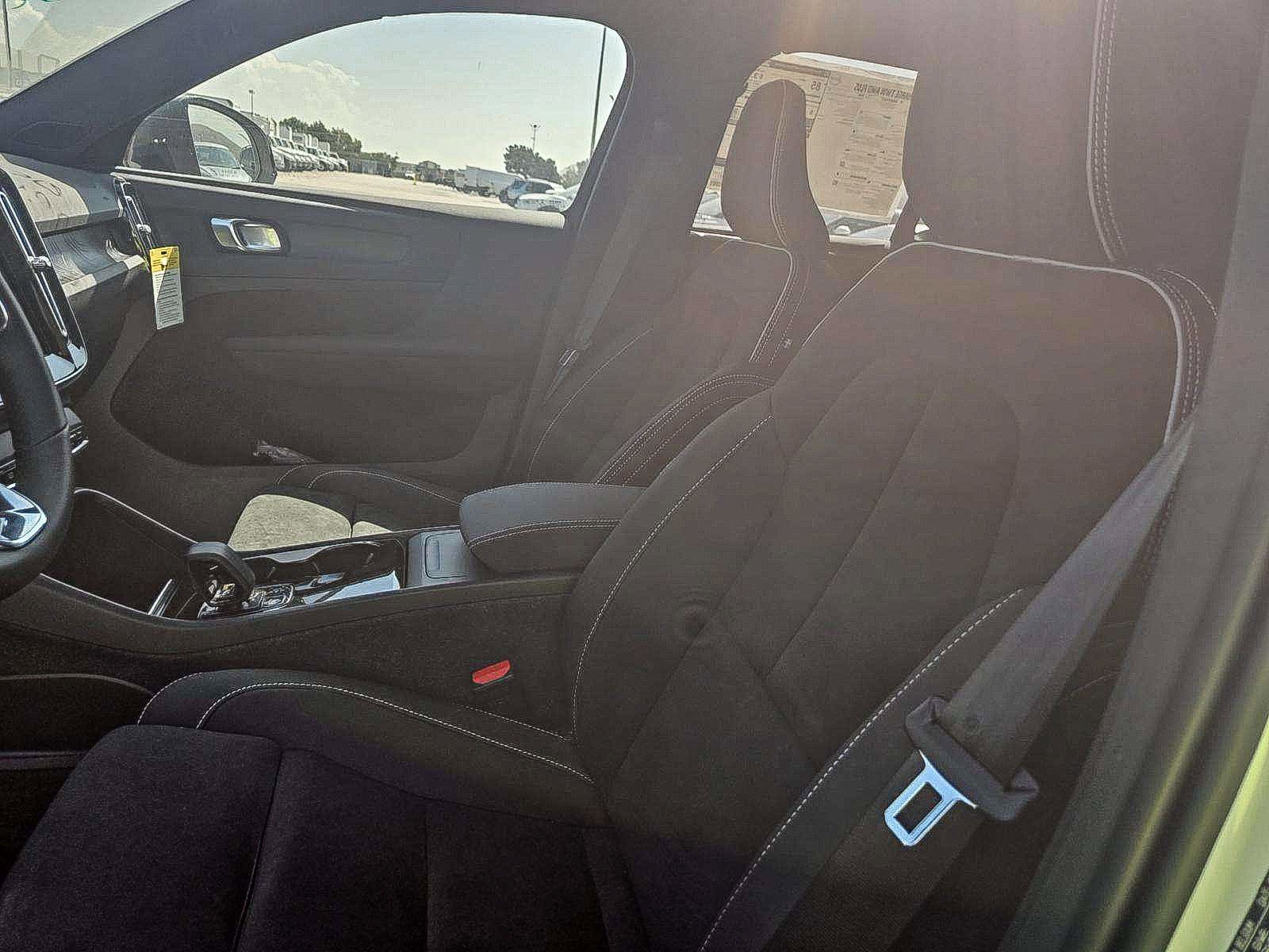 2023 Volvo XC40 Recharge Plus photo 5