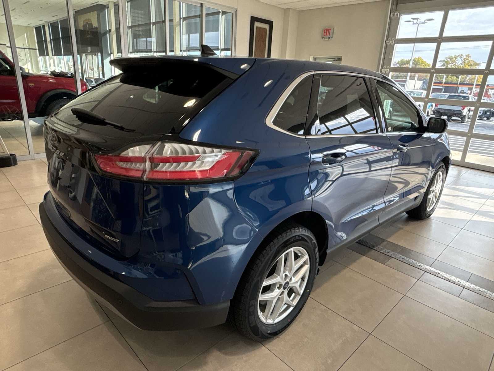 2022 Ford Edge SEL photo 3