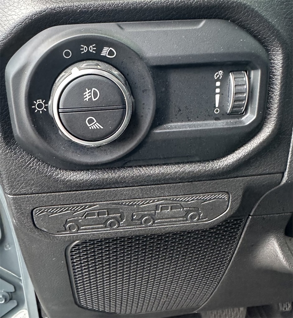 2024 Jeep Gladiator photo 13