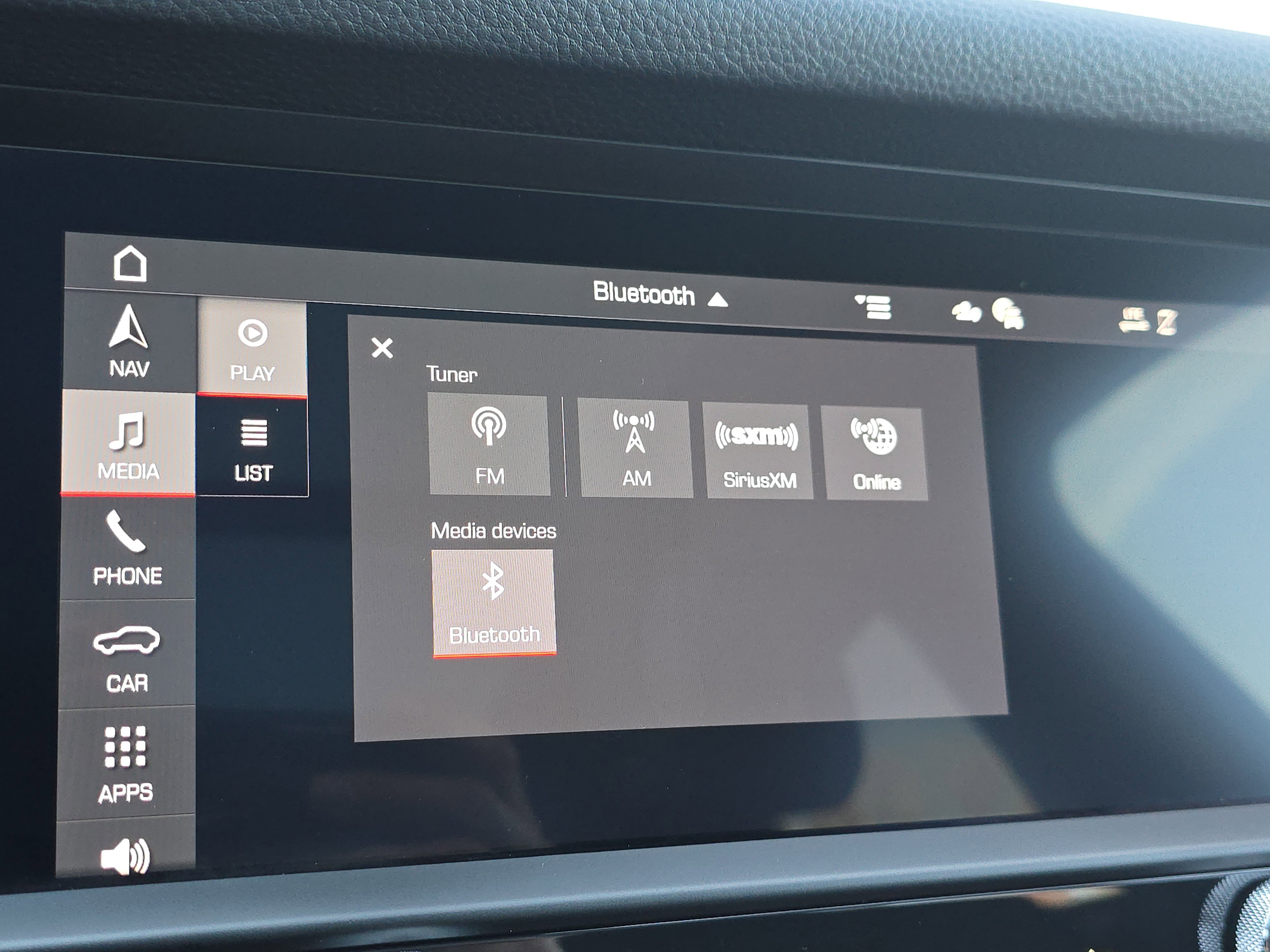 2025 Porsche Macan T photo 4