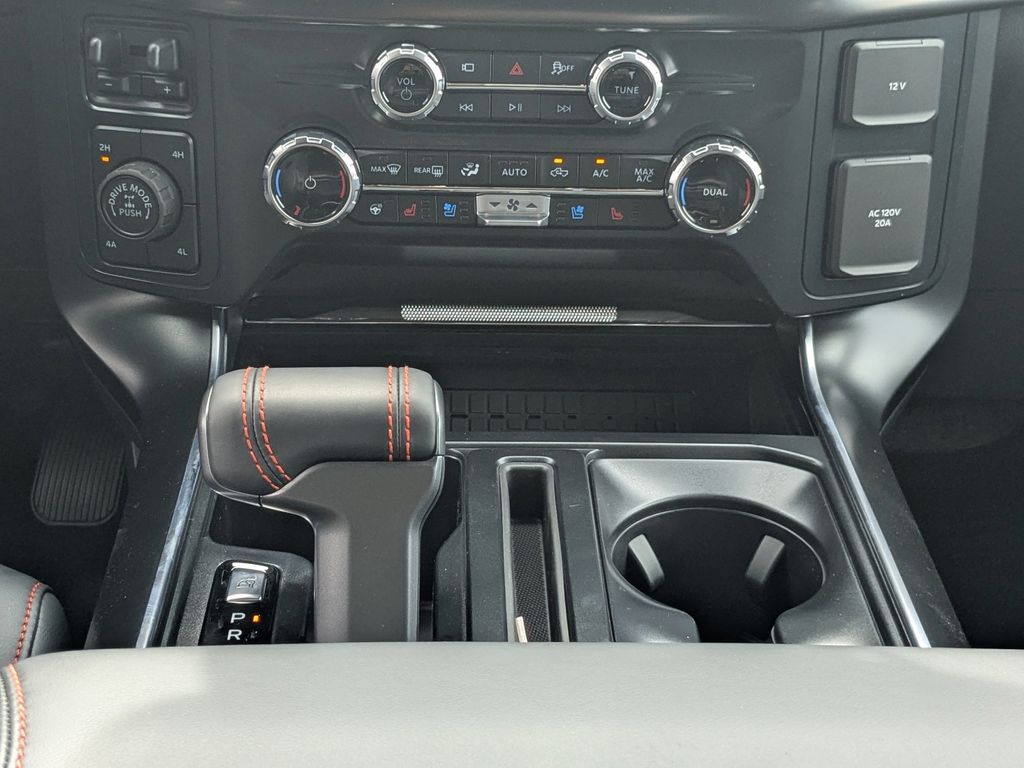 2025 Ford F-150 Raptor photo 16