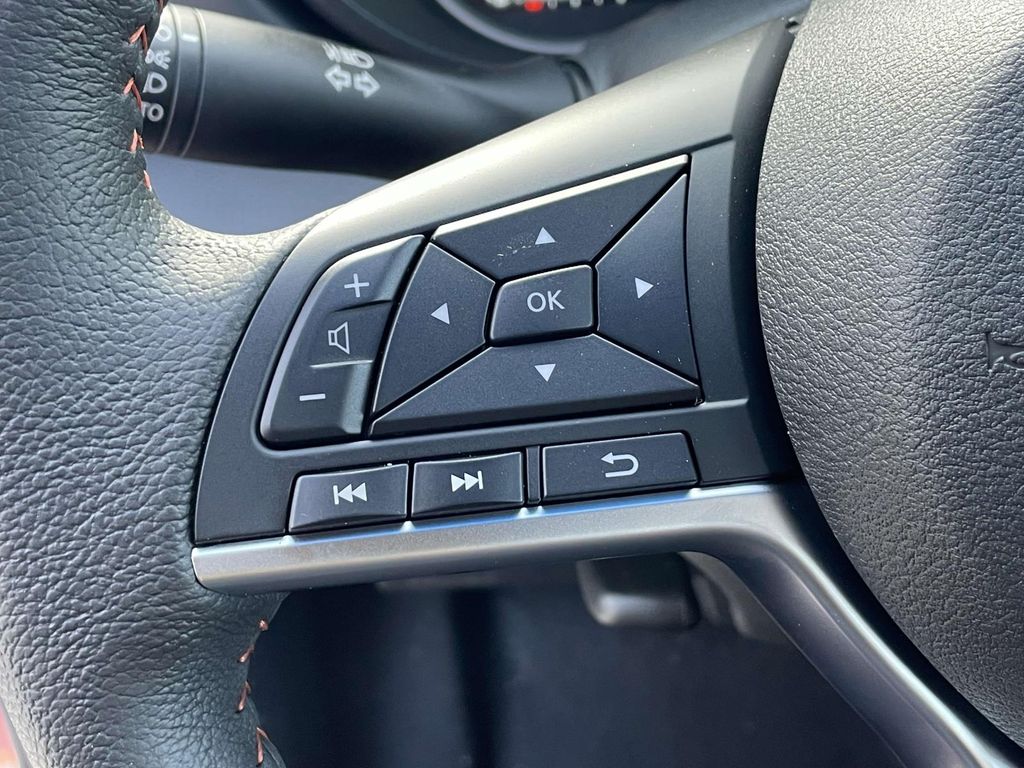 2025 Nissan Versa SR photo 18
