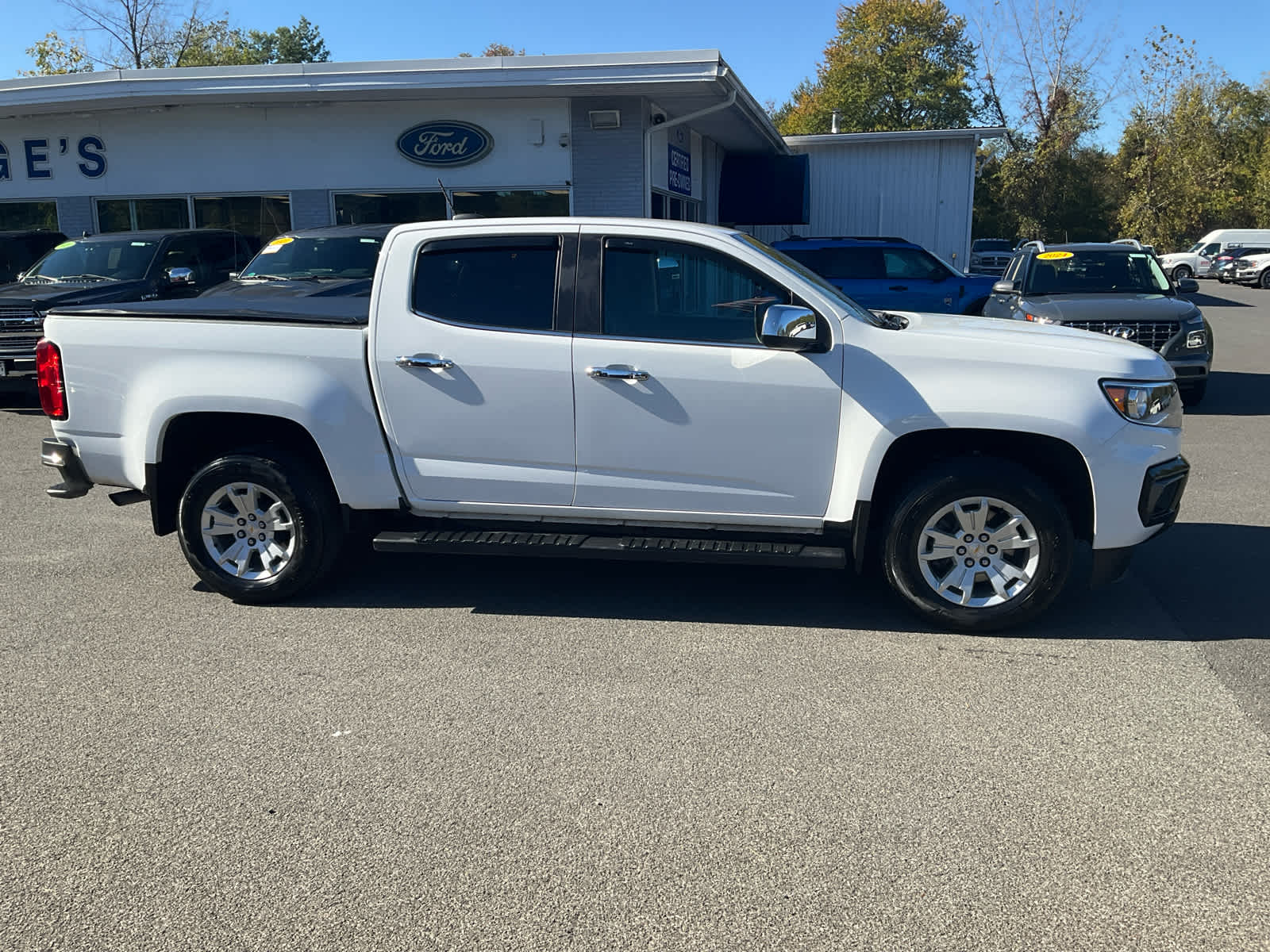 2021 Chevrolet Colorado LT photo 2