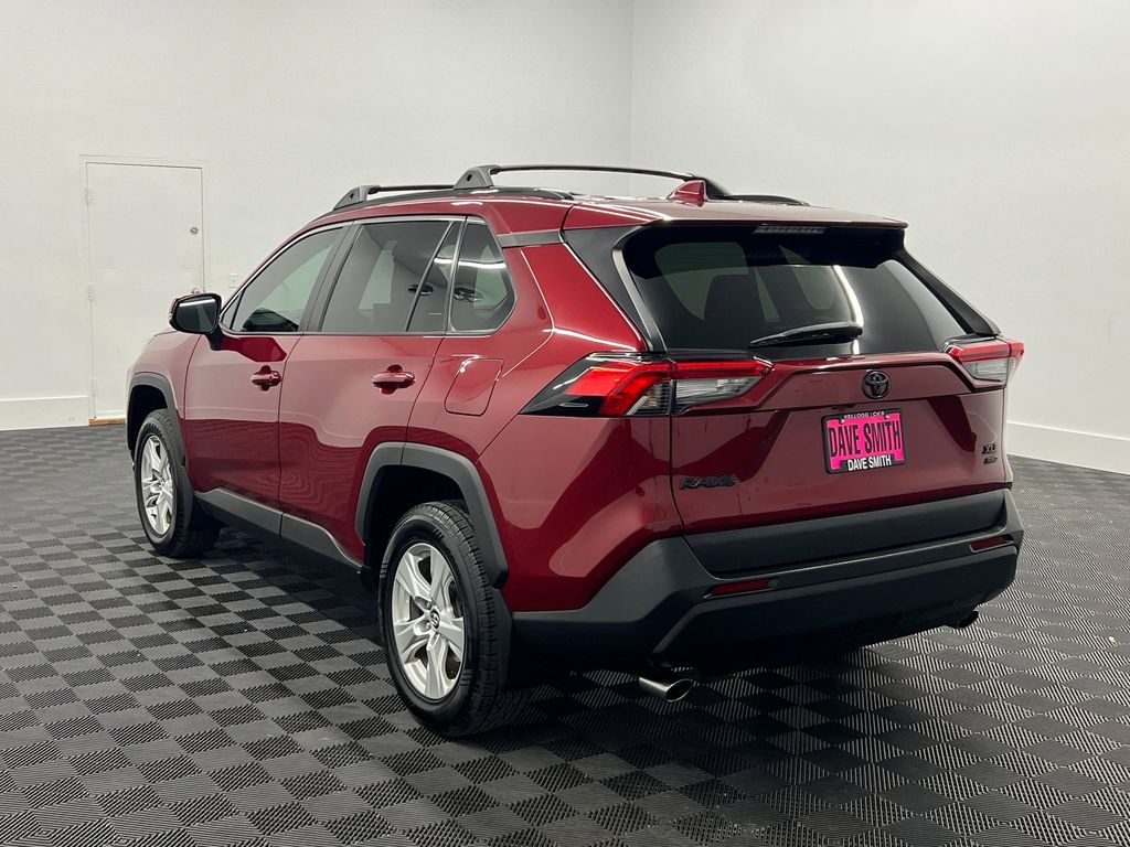 2020 Toyota RAV4 XLE photo 3