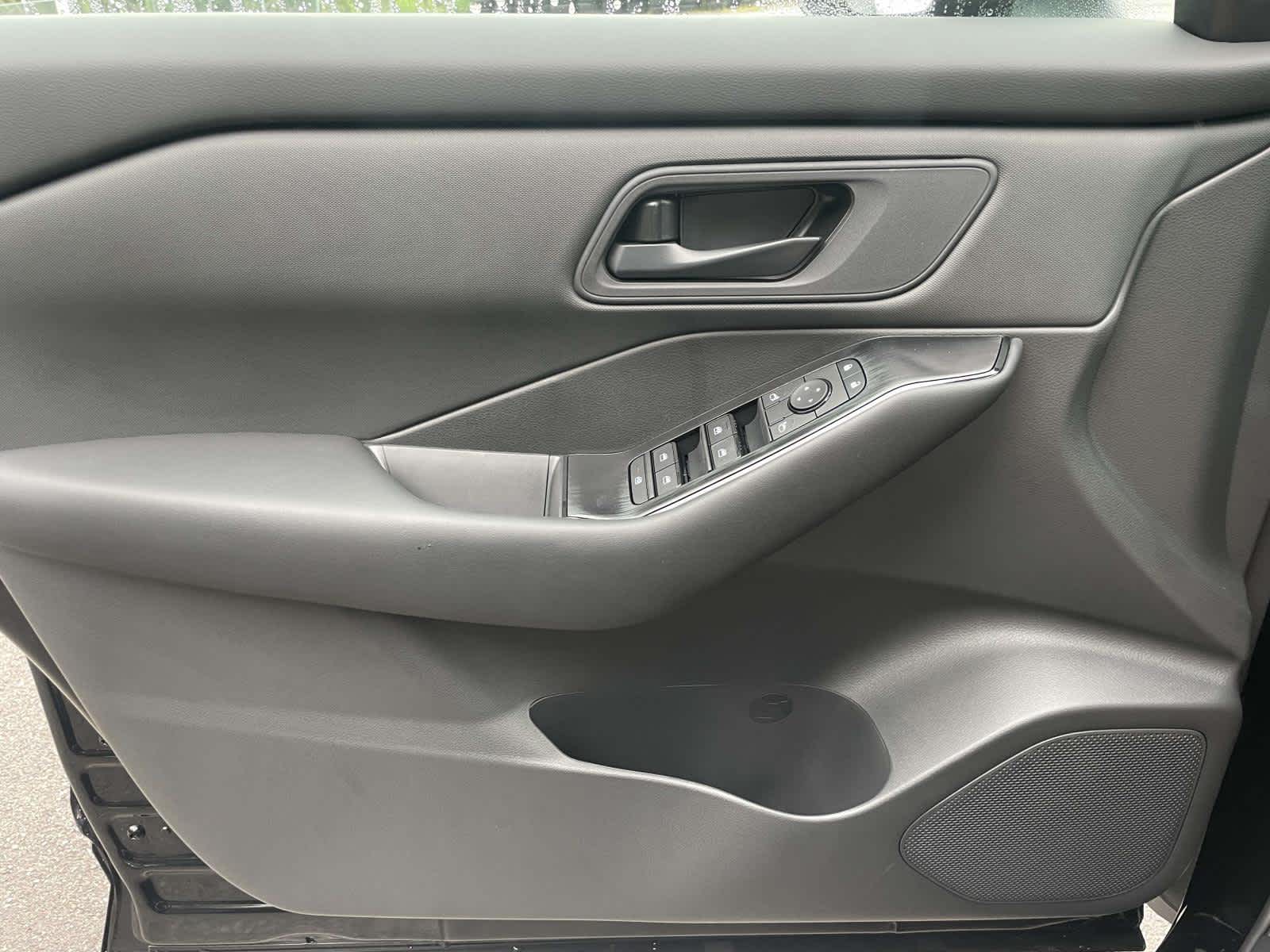 2026 Nissan Rogue S photo 20