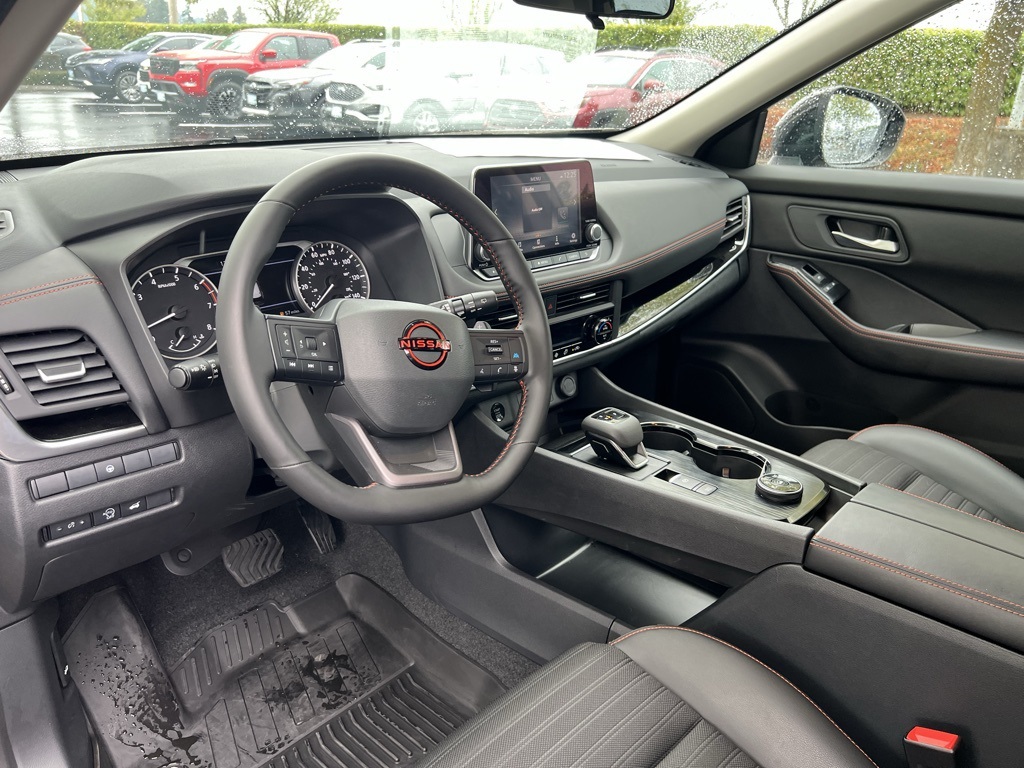 2025 Nissan Rogue SV photo 13
