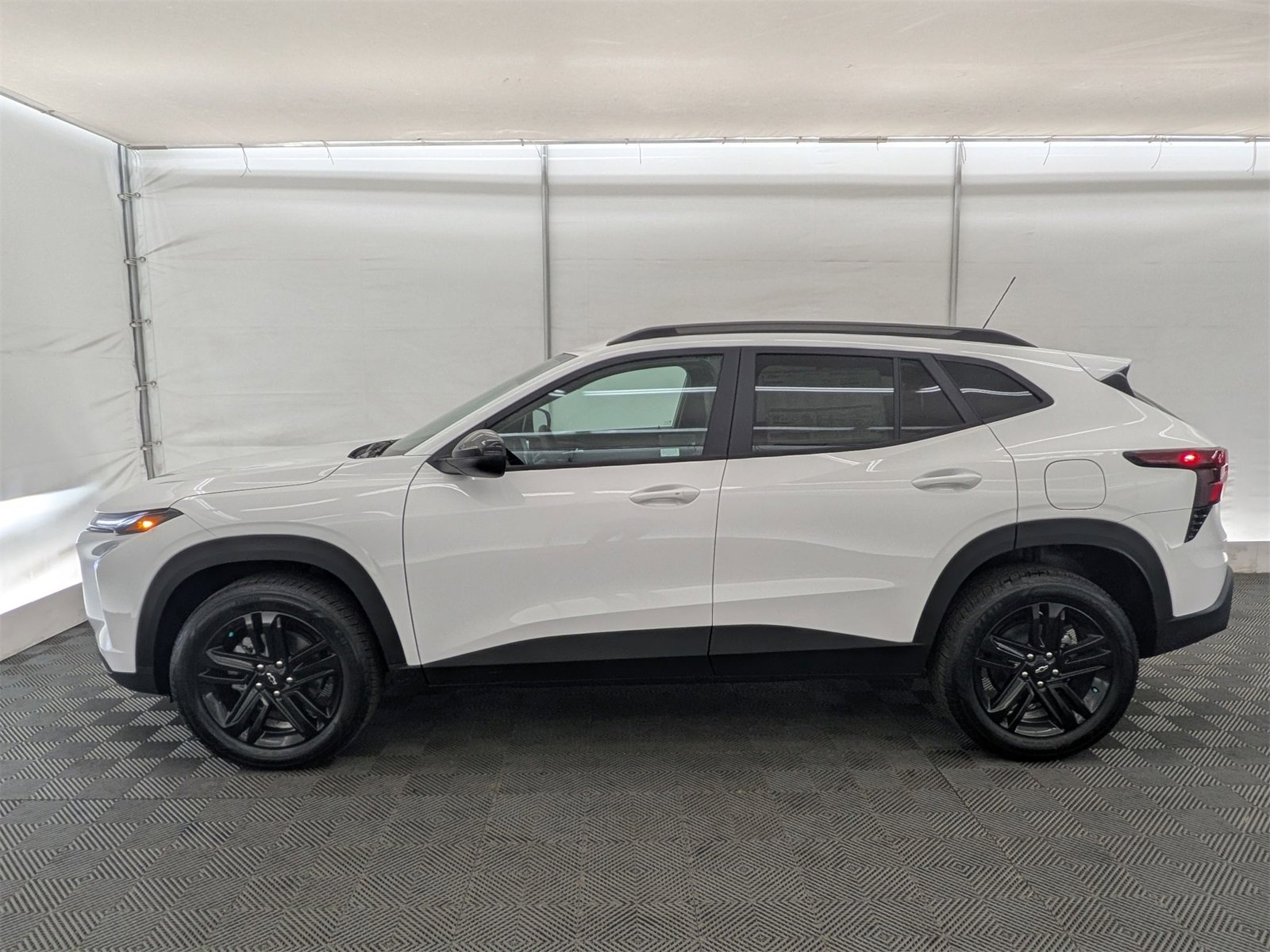 2025 Chevrolet Trax ACTIV photo 2