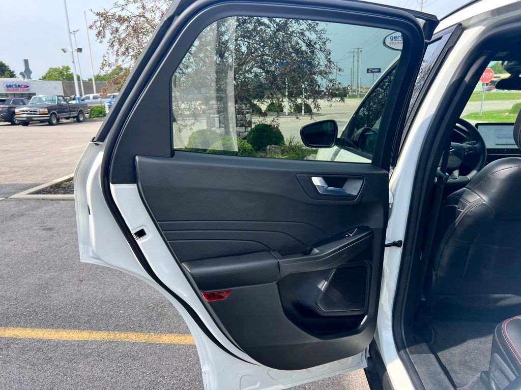 2024 Ford Escape Hybrid ST-Line Select photo 19