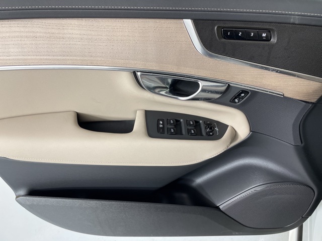 2026 Volvo XC90 AWD Plus photo 14