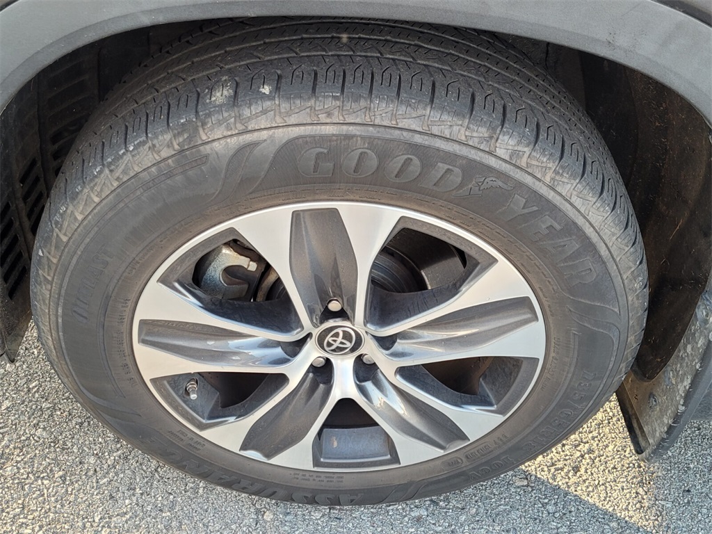 2021 Toyota Highlander XLE photo 4