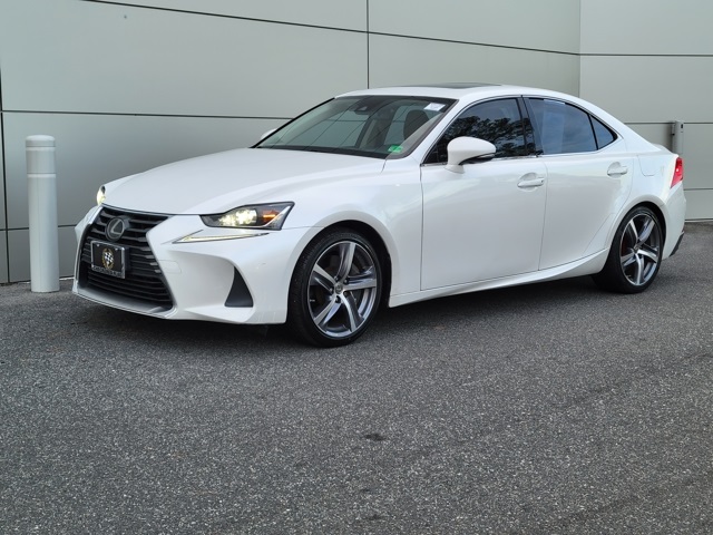 2018 Lexus IS 300's photo