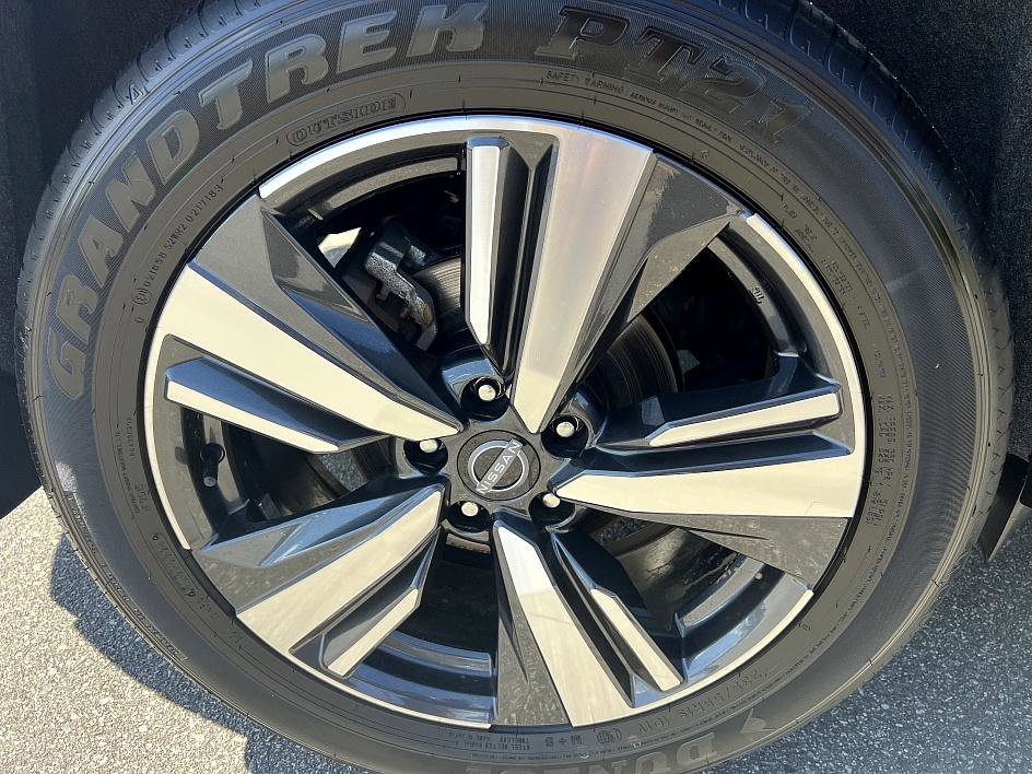 2024 Nissan Rogue SL photo 9