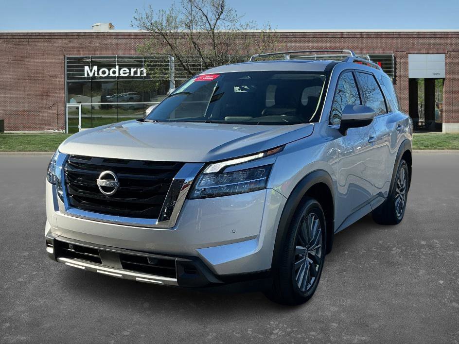 2024 Nissan Pathfinder SL's photo