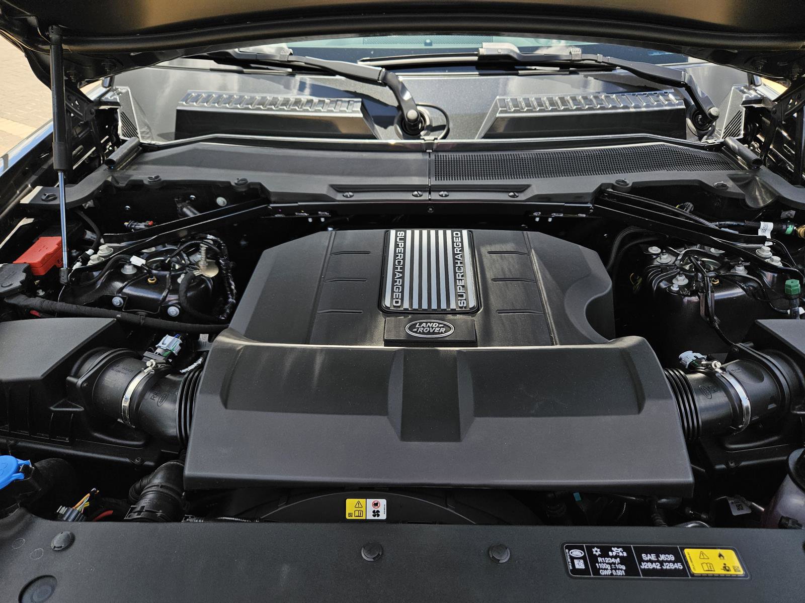 2025 Land Rover Defender 110 V8 photo 13