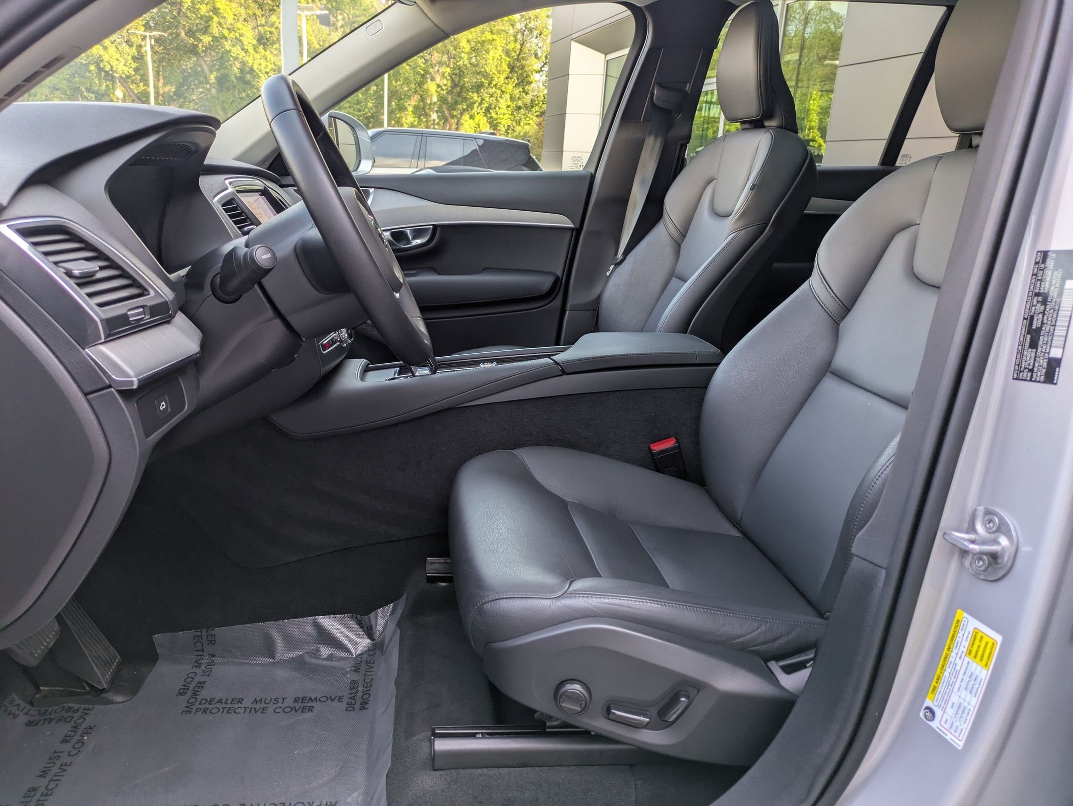 2025 Volvo XC90 Core photo 24