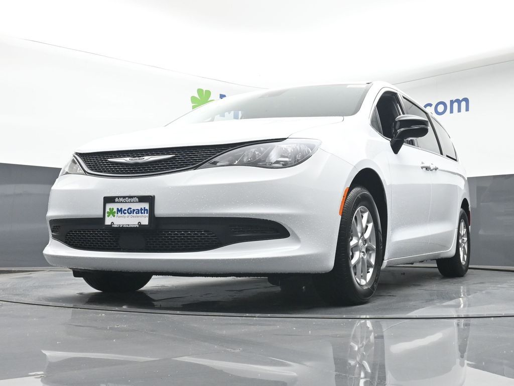 2026 Chrysler Voyager LX photo 4