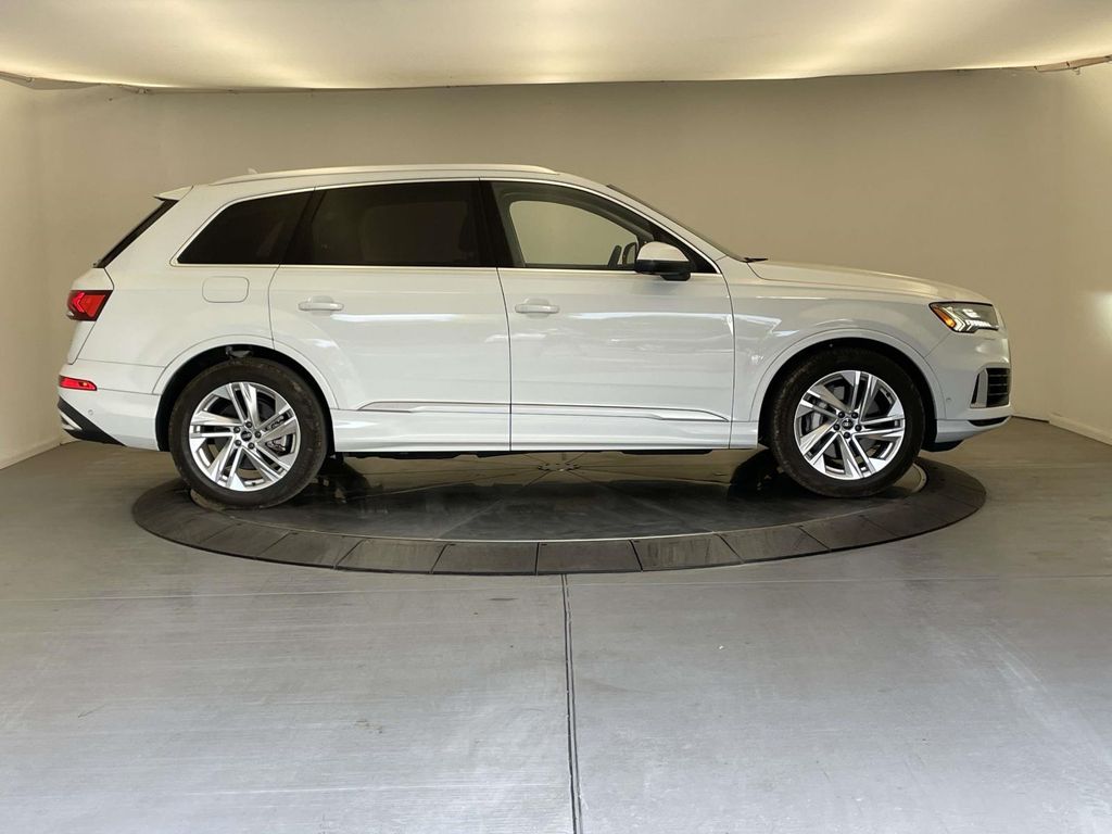 2021 Audi Q7 55 Prestige photo 8