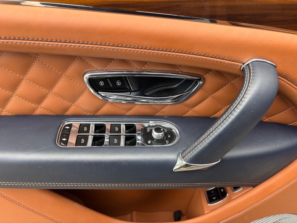 2019 Bentley Bentayga V8 photo 12