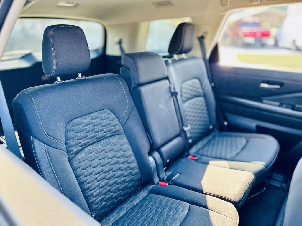 2022 Nissan Pathfinder SV photo 17