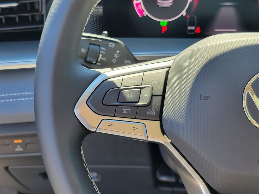 2025 Volkswagen Tiguan SE photo 11