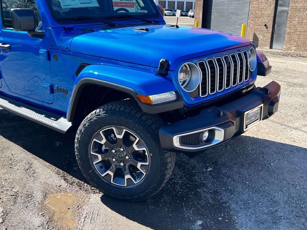 2025 Jeep Wrangler Sahara photo 2