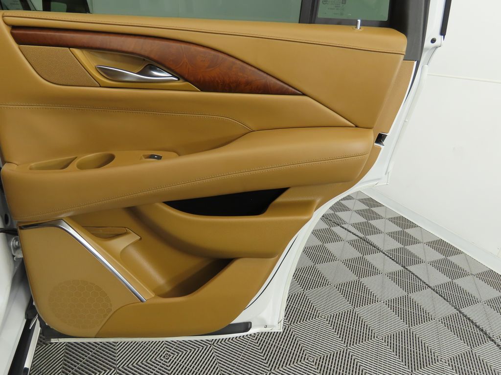 2017 Cadillac Escalade Platinum photo 26