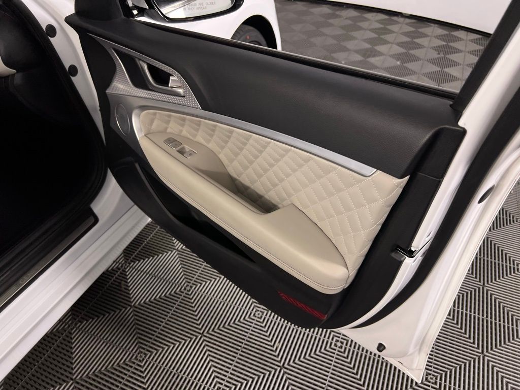 2022 Genesis G70 3.3T photo 25