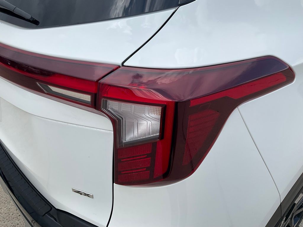 2024 Kia Seltos SX photo 7