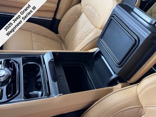 2025 Jeep Grand Wagoneer III photo 40