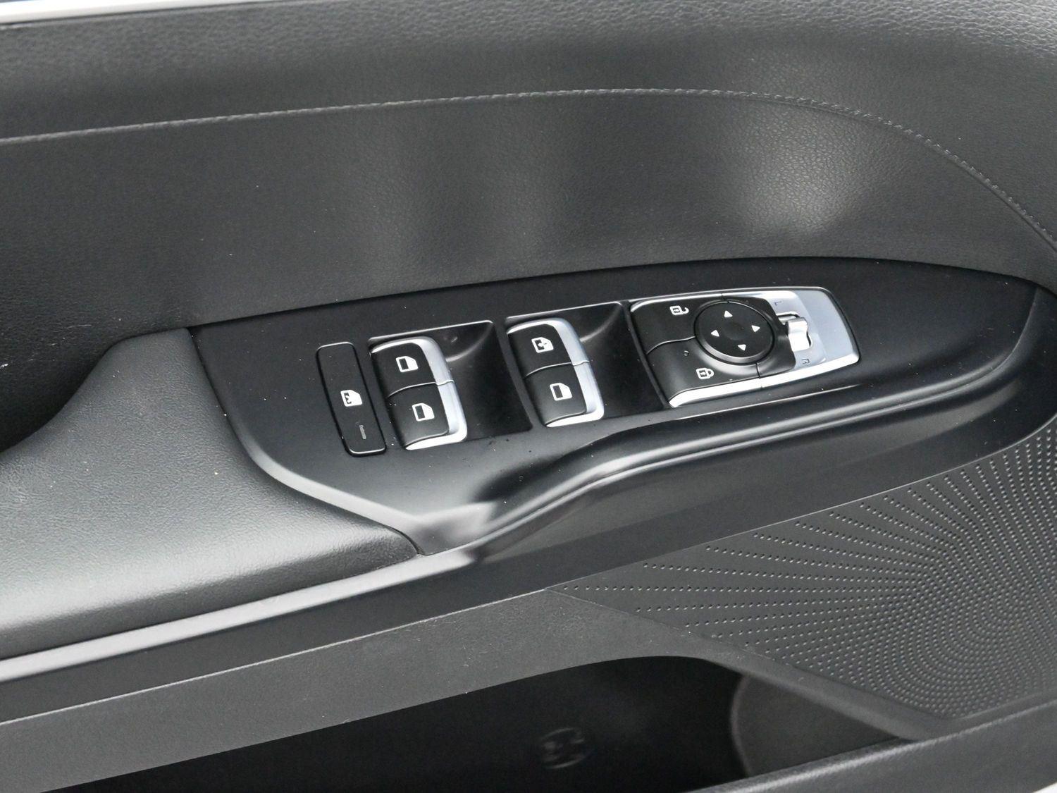 2023 Kia K5 GT-Line photo 11