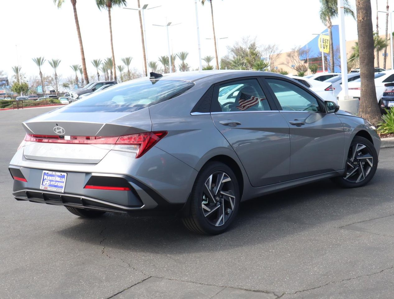 2025 Hyundai Elantra Limited photo 4