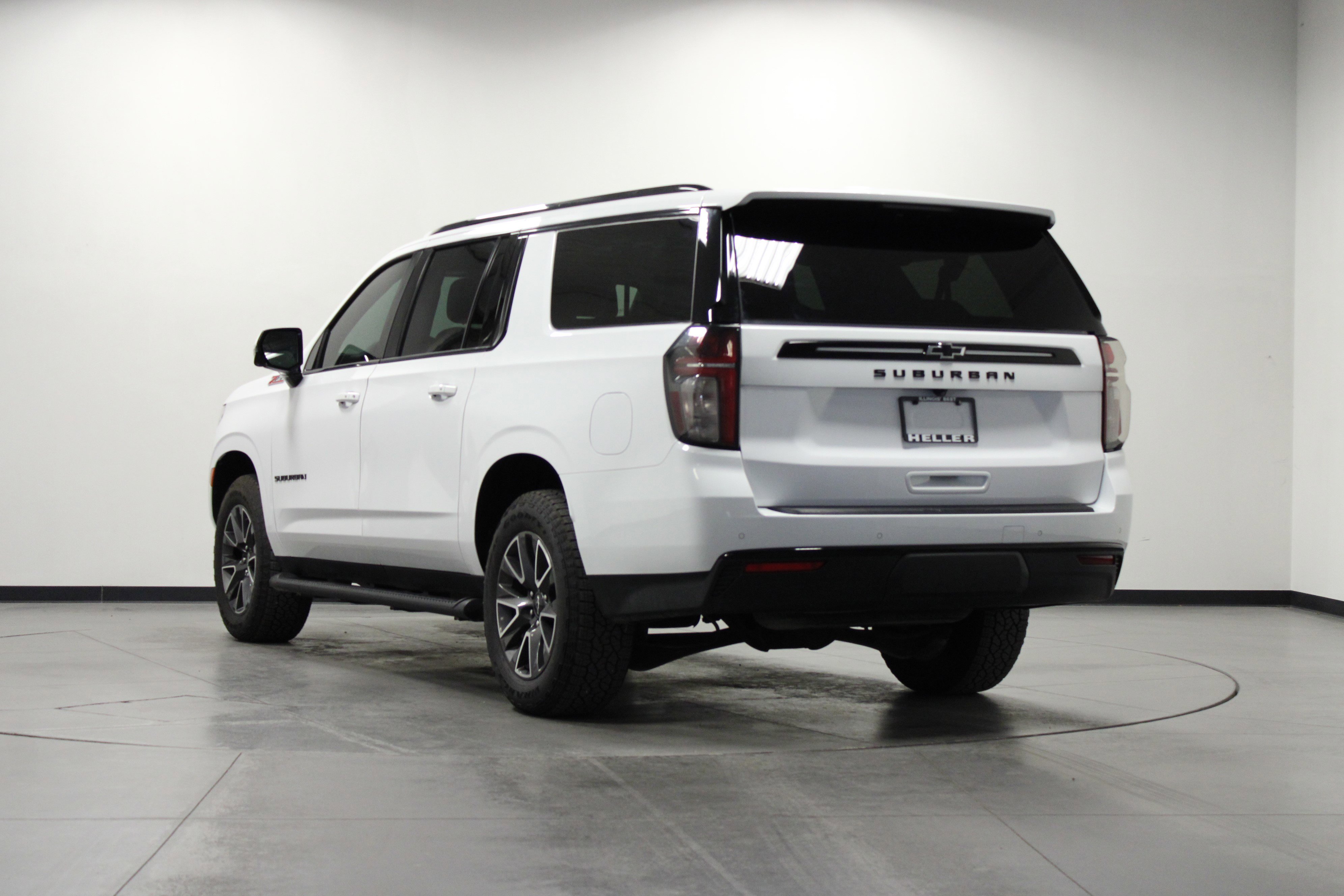 2023 Chevrolet Suburban Z71 photo 3