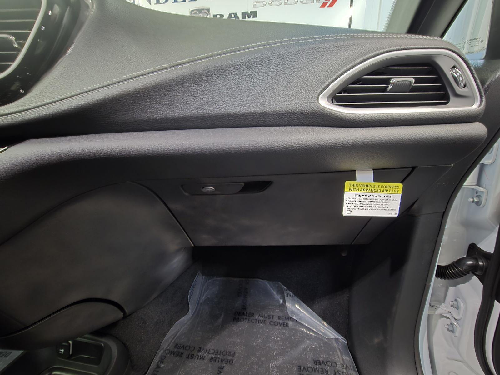 2025 Chrysler Pacifica photo 35
