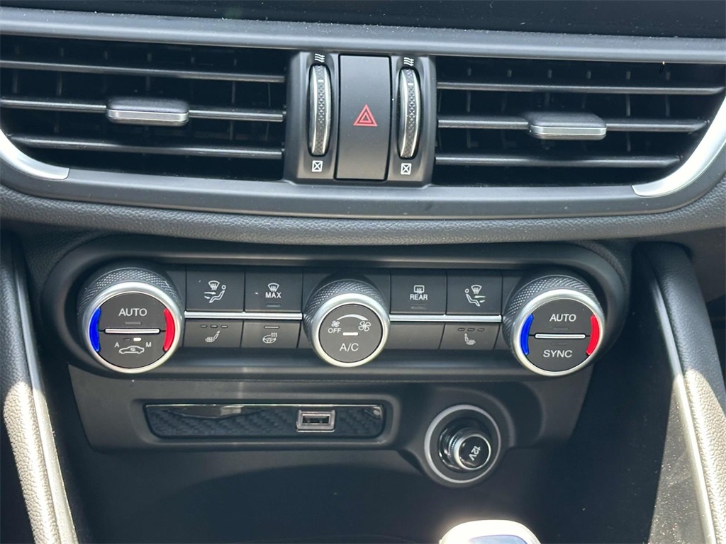 2024 Alfa Romeo Giulia Quadrifoglio photo 11