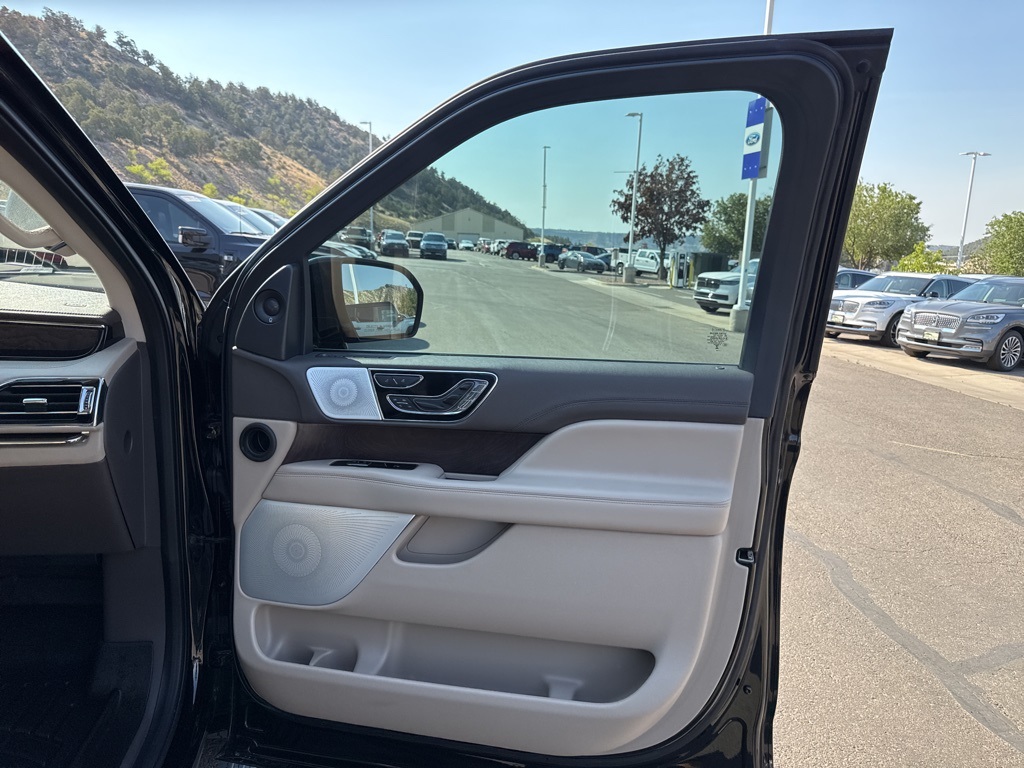 2023 Lincoln Navigator L Reserve photo 17