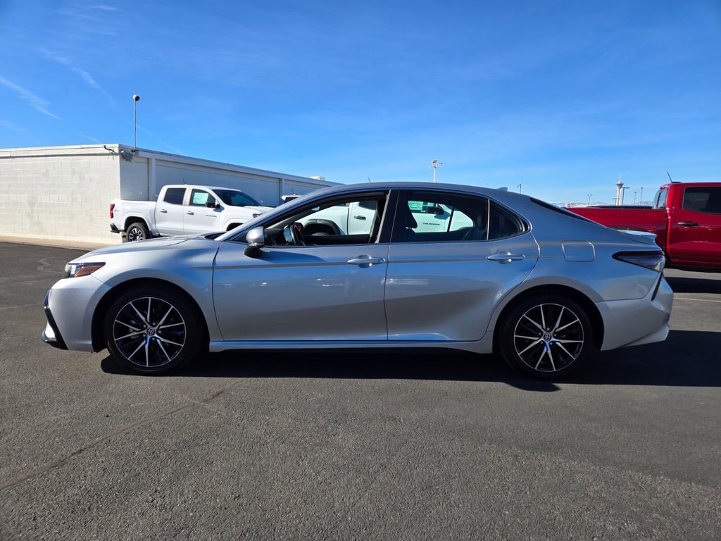 2024 Toyota Camry SE photo 3