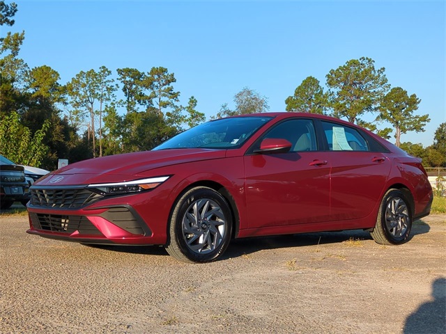 2024 Hyundai Elantra SEL photo 2