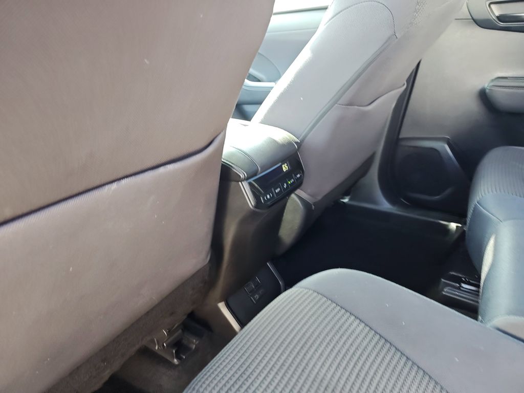 2023 Toyota Highlander LE photo 31